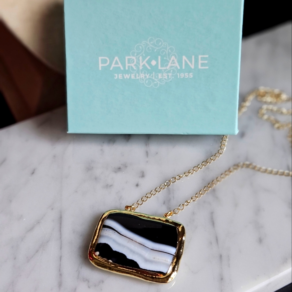 Park Lane NWT NIB Black White Gold Pendant Necklace *Great for Gifting*